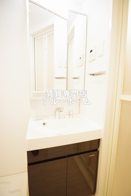 洗面設備　洗面所も収納豊富！