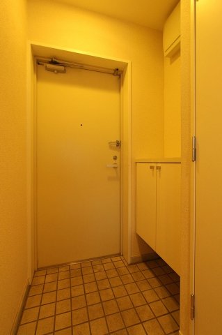 玄関　※別部屋参考写真