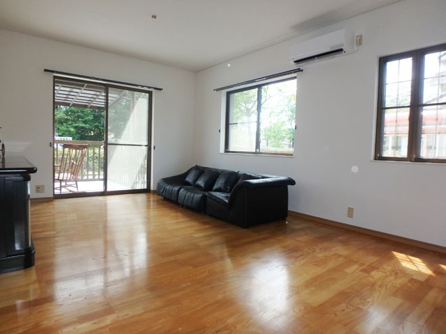 居室・リビング　１４帖のＬＤＫ！※家具は残置物です