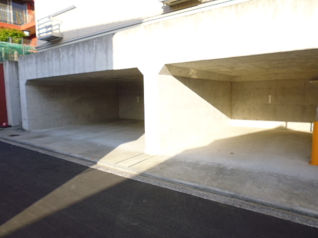 駐車場　屋根付きの駐車場（※要空き確認）