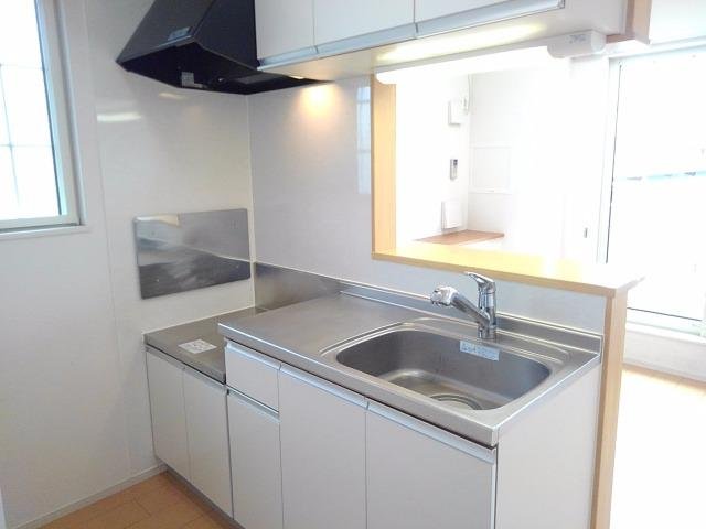 キッチン　コンパクトなキッチンで掃除もラクラク