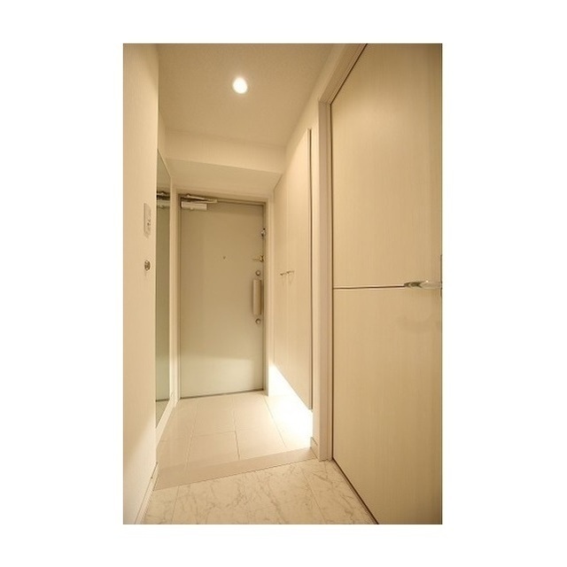 玄関　★白を基調にして清潔感のある空間です