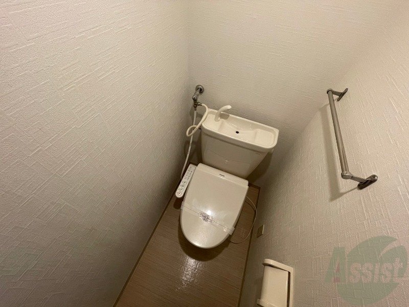 トイレ　ウォシュレット機能がついたトイレ。安心して使用できますね。