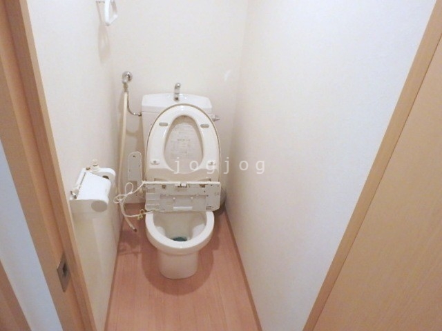 トイレ　温水洗浄便座完備