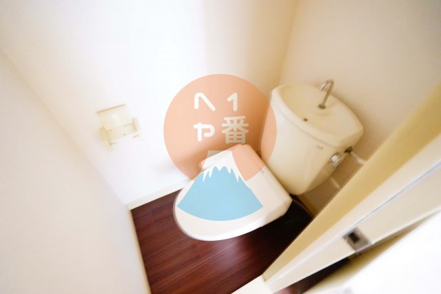 トイレ　ウォシュレット付き