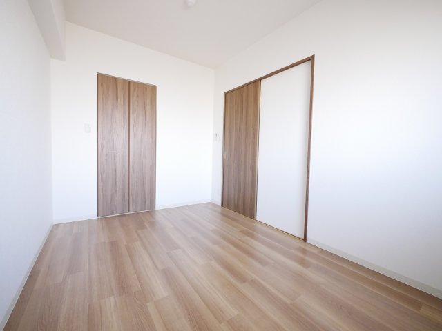 その他部屋・スペース　広くて明るい寝室