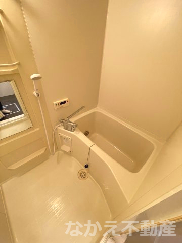 バス・シャワールーム　コンパクトで使いやすいお風呂です