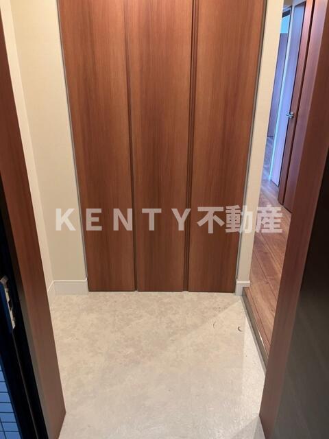 玄関　収納もある玄関です