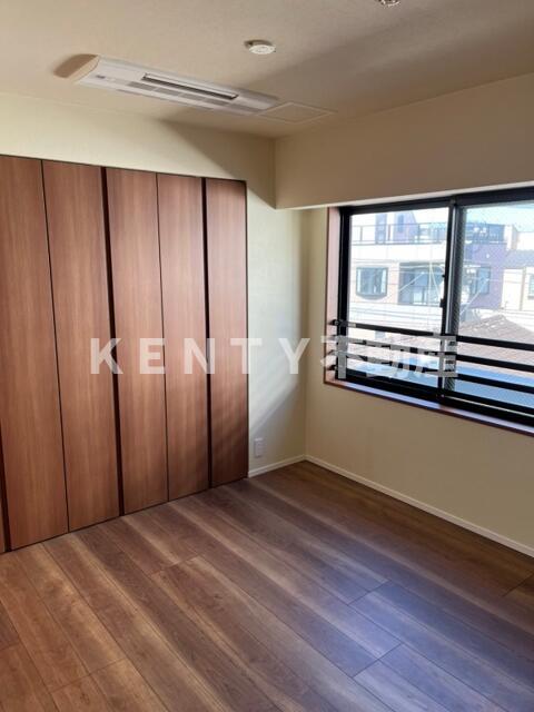 居室・リビング　こちらの居間で趣味の時間をお楽しみください