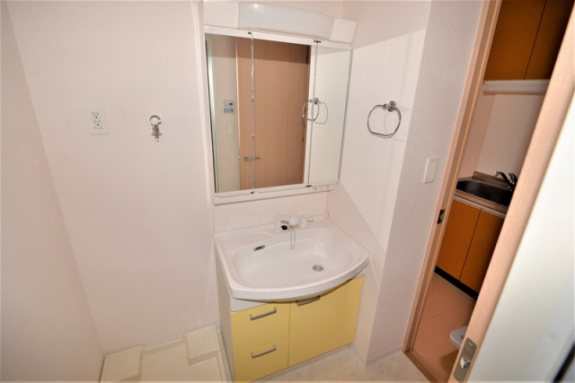 洗面設備　スペースが確保できる洗面所です