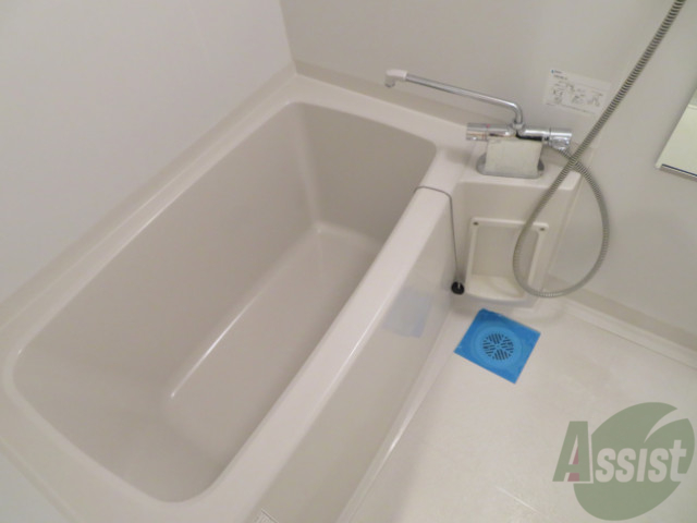 バス・シャワールーム　お風呂はシンプルで、使いが手が良さそうですね。