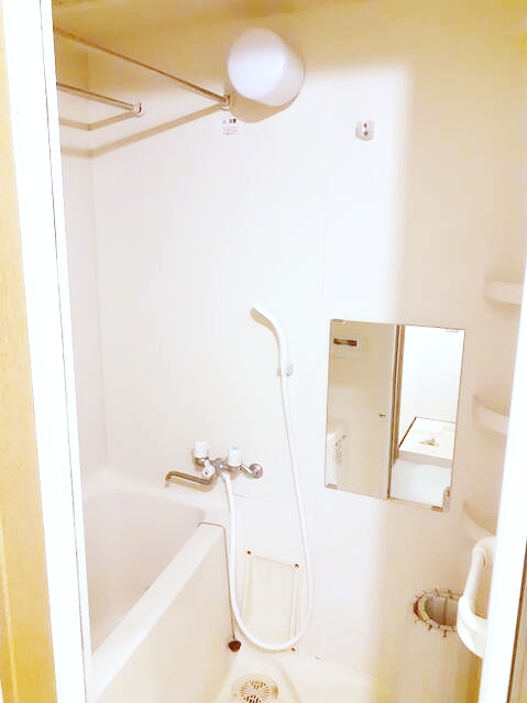 バス・シャワールーム　嬉しい追い焚き・浴室乾燥機付きです♪