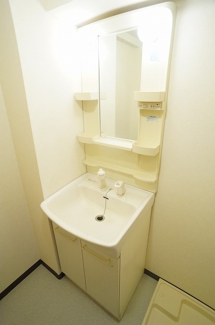 洗面設備　身支度に欠かせない独立洗面台♪