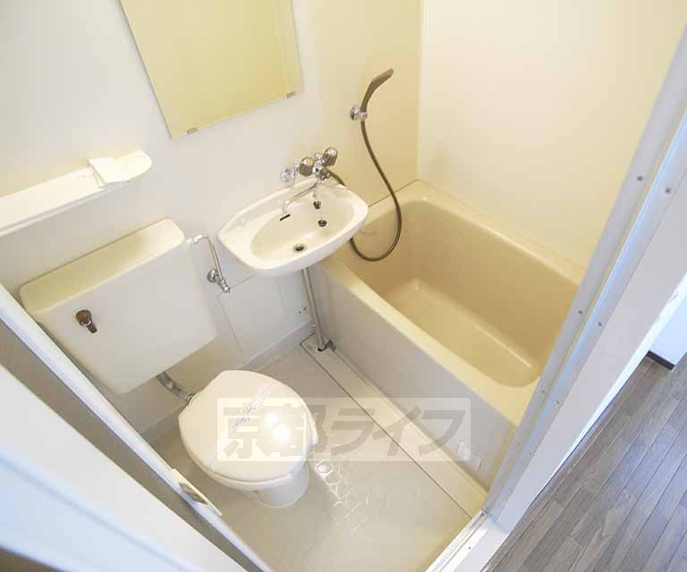 バス・シャワールーム　ユニットバスで掃除もらくらく。