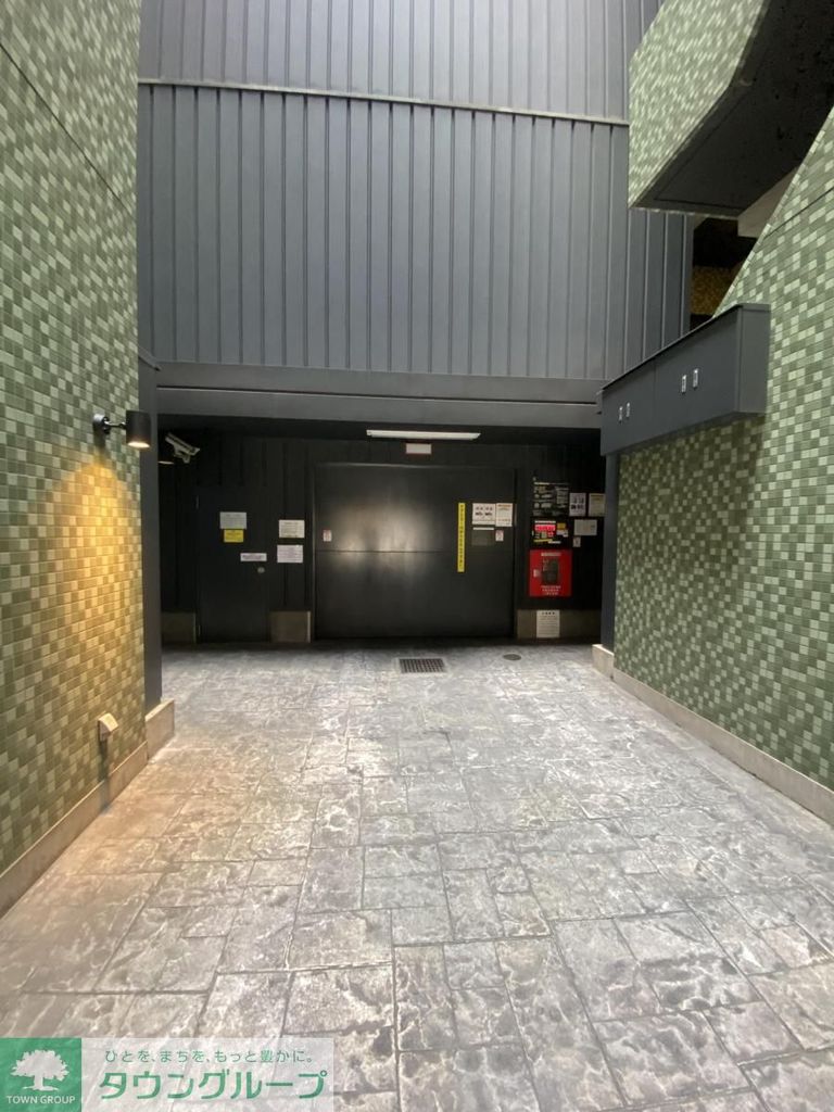 駐車場　エントランス