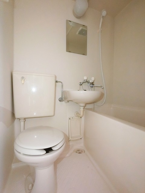 バス・シャワールーム　お掃除しやすい☆洗面台付き３点ユニットです☆