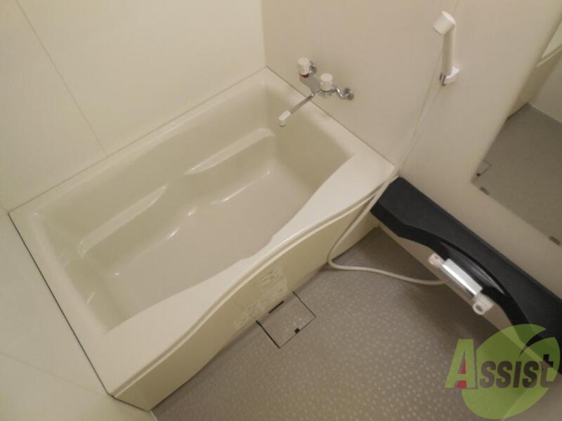 バス・シャワールーム　大きめの浴槽で一日の疲れを癒やし