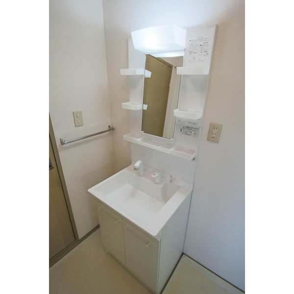 洗面設備　同じ建物の別のお部屋