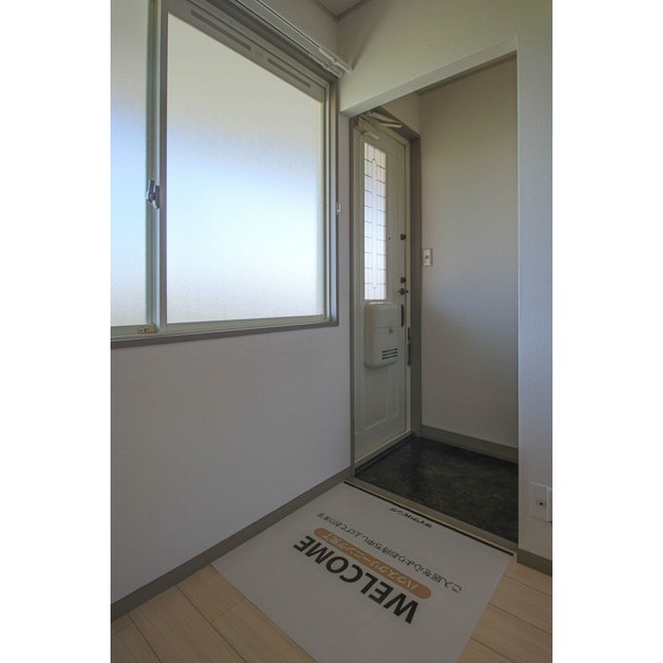玄関　同じ建物の別のお部屋