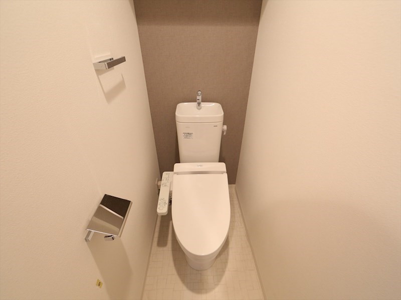 トイレ　温水洗浄暖房便座付トイレ