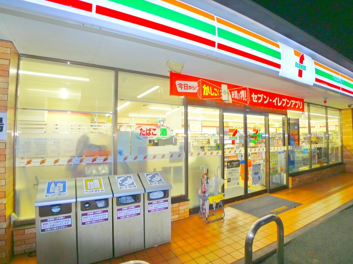 コンビニ　セブンイレブン（コンビニ）まで680m