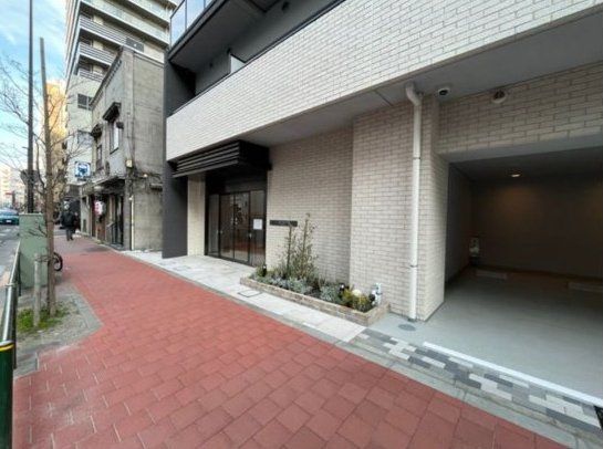 エントランス　落ち着いたエントランスです