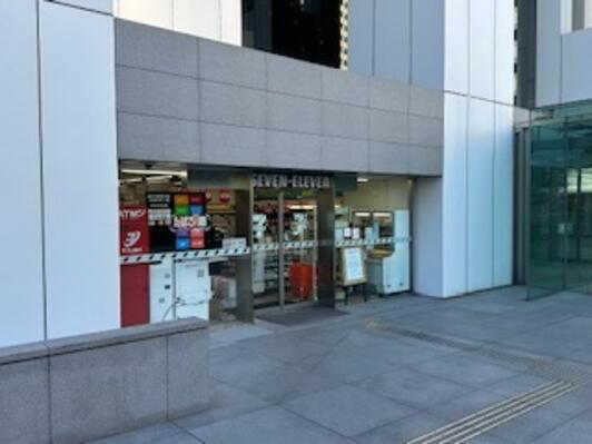 コンビニ　セブンイレブン赤坂Kタワー店（コンビニ）まで381m