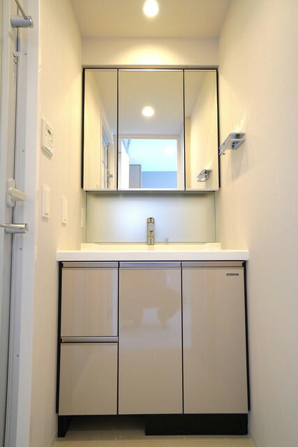 洗面設備　※写真は同タイプ住戸です。