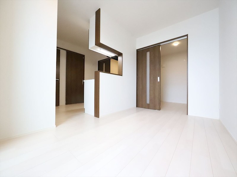 居室・リビング　ＬＤＫ14帖　システムキッチン　エアコン完備　同仕様写真