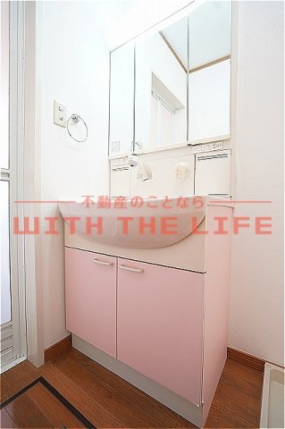 洗面設備　独立洗面台、朝の身支度には欠かせません