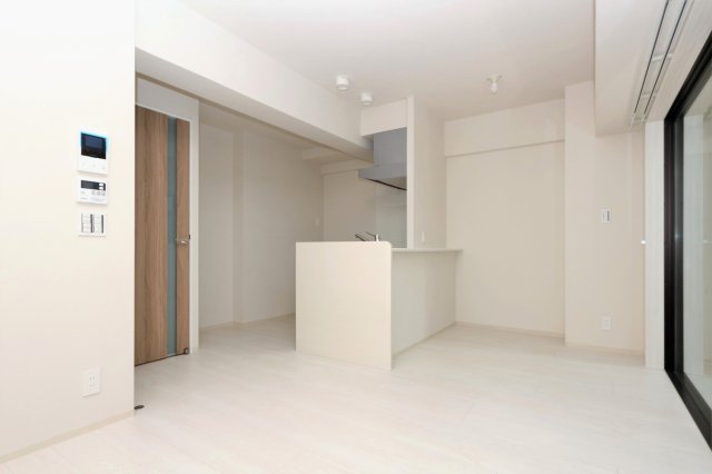 居室・リビング　参考写真（同物件別部屋）