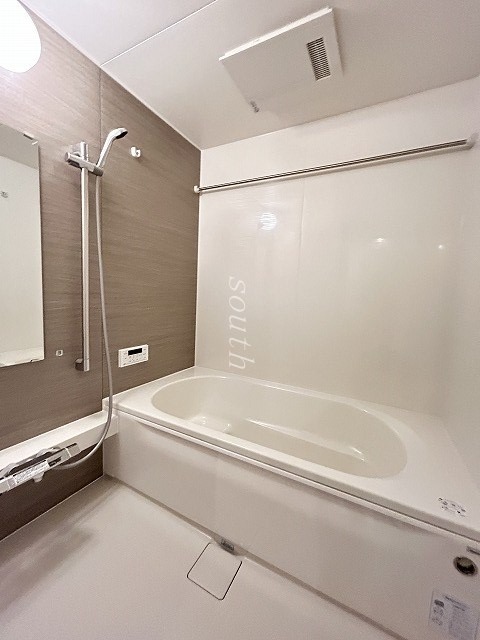 バス・シャワールーム　浴室乾燥機付きのお風呂