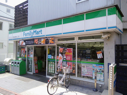 コンビニ　ファミリーマート 大田大森東二丁目店（コンビニ）まで145m