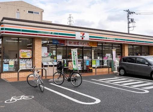 コンビニ　セブンイレブン 足立江北6丁目店（コンビニ）まで528m