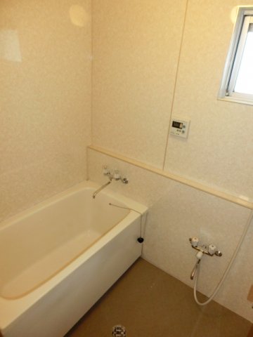 バス・シャワールーム　清潔感のあるバスルーム。 （※参考写真）