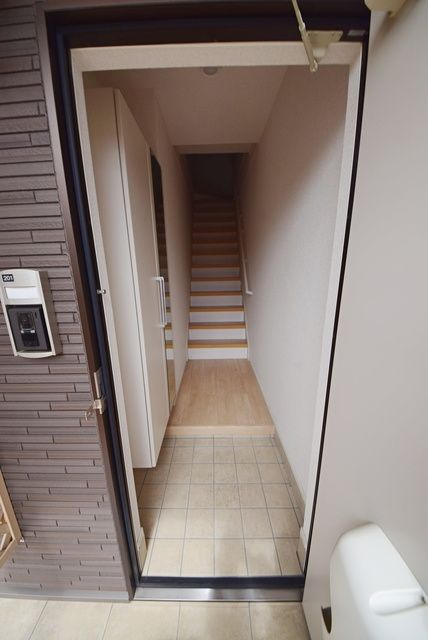 玄関　※別号室参考写真です