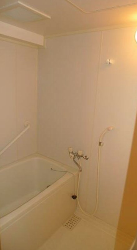 バス・シャワールーム　バストイレ別の浴室♪【ラフィーネ港北】