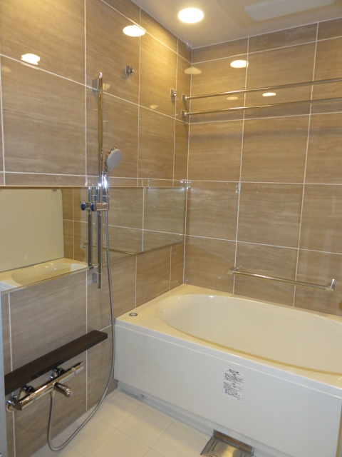 バス・シャワールーム　（同マンション別室・参考写真）