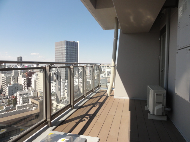 バルコニー　（同マンション別室・参考写真）