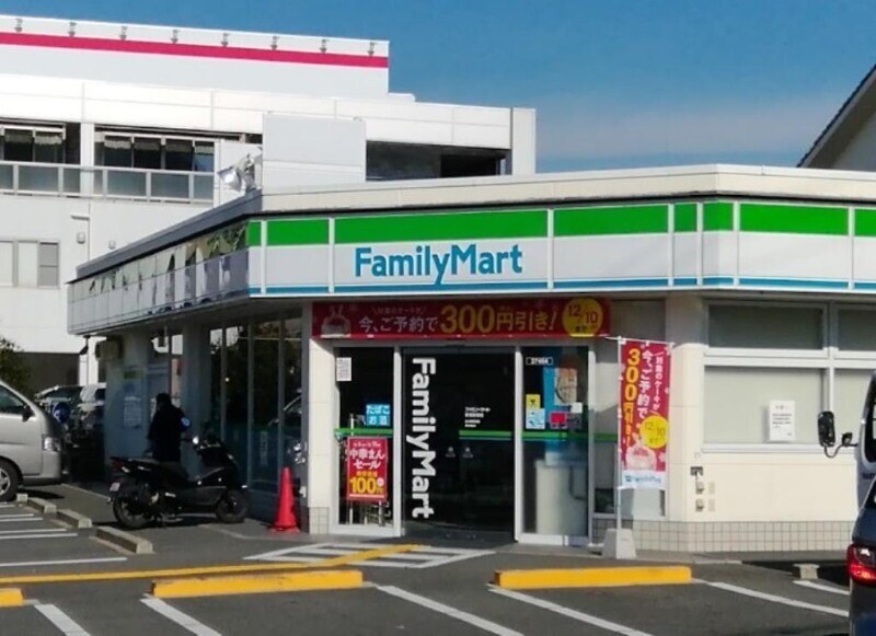 コンビニ　ファミリーマート箕面西宿店（コンビニ）まで204m