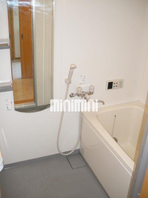 バス・シャワールーム　一日の疲れをこのお風呂で癒して下さい。