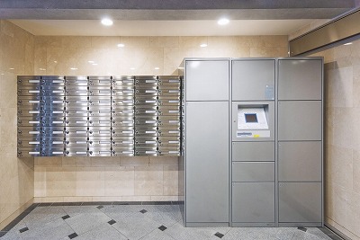 エントランス　不在時に便利な宅配ボックス付！