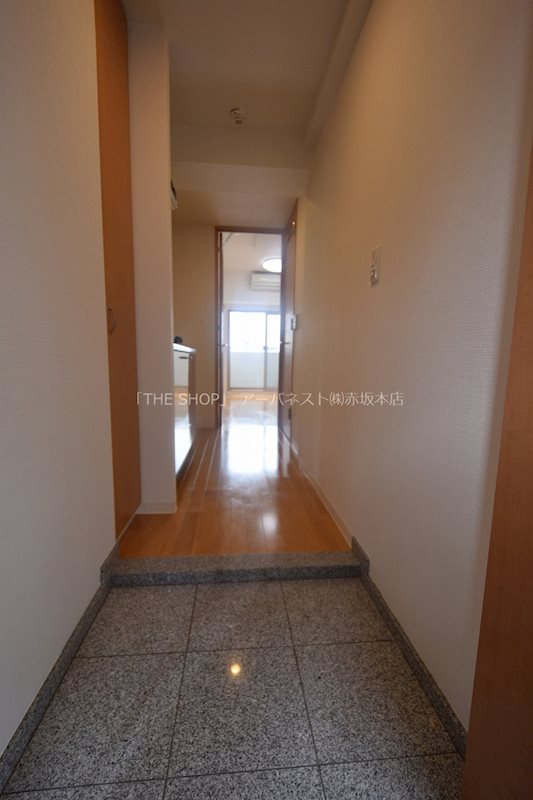 玄関　人感センサー照明付！