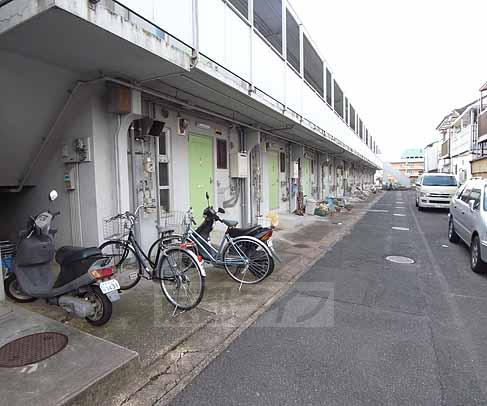 その他共有部分　自転車などは詰めあって置いて下さい