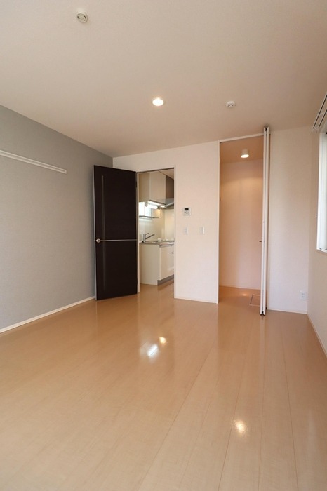 その他部屋・スペース　収納完備の8畳の洋室です。