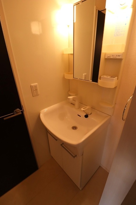 洗面設備　洗髪洗面化粧台です。