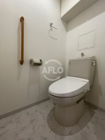 トイレ　ロイヤルパークスなんば　温水洗浄便座