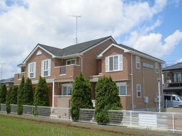 建物外観　三角屋根のかわいらしい外観です