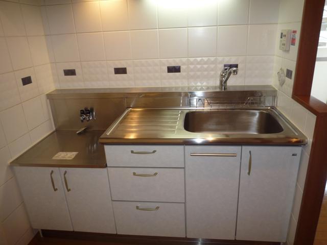 キッチン　部屋に臭いがこもらないキッチン