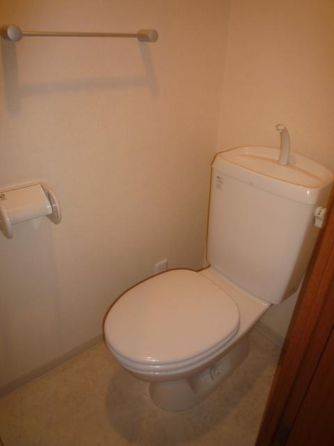 トイレ　独立型のトイレです